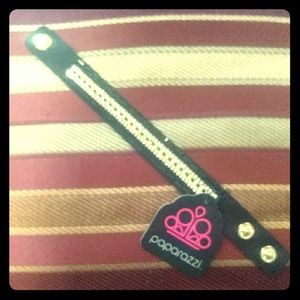 Paparazzi Girl Hustle Gold Urban Bracket